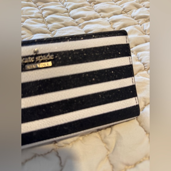 KATE SPADE Black & White Striped Wallet - EXCELLENT CONDITION - Picture 6 of 7